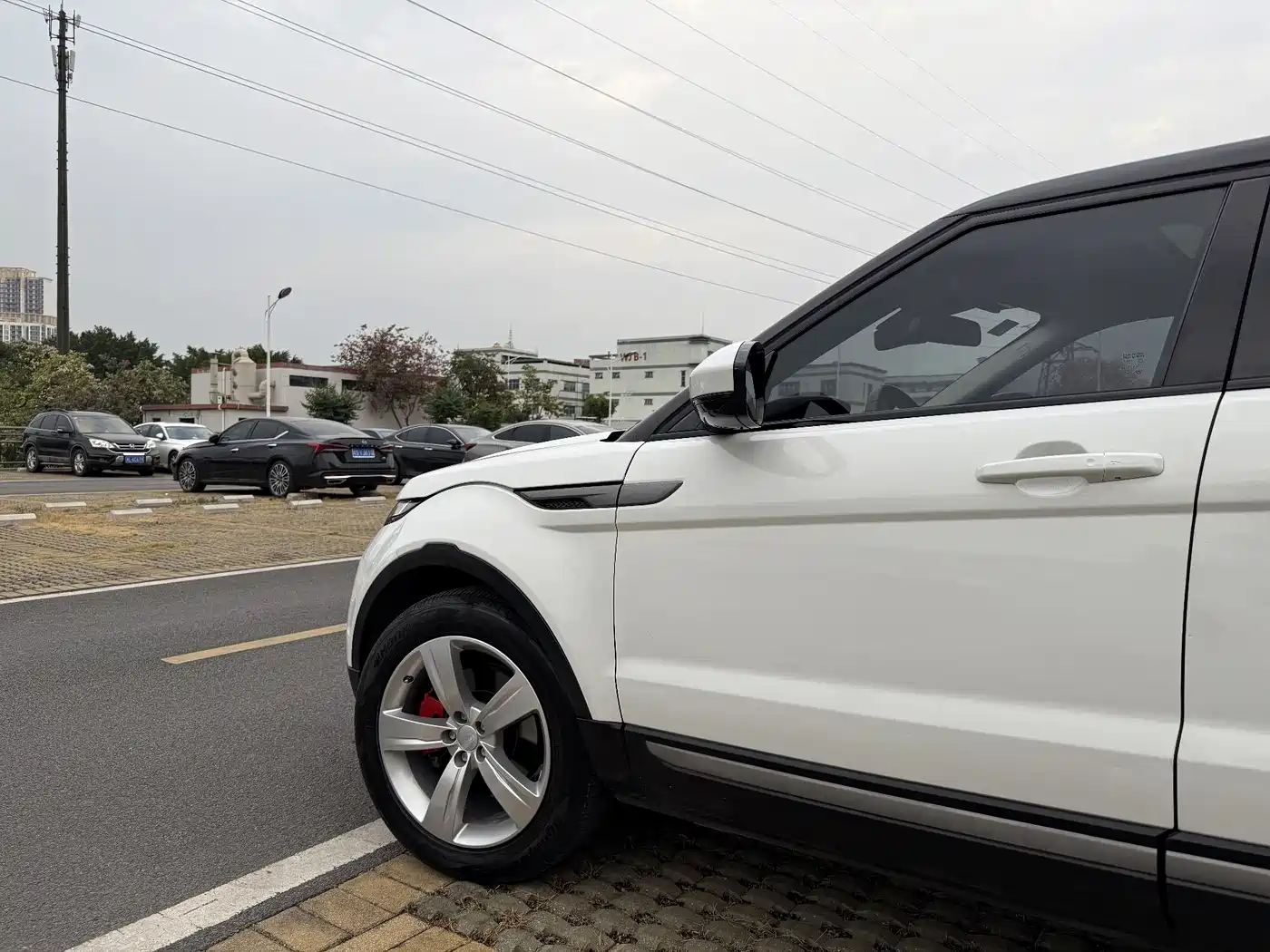 Land Rover Range Rover Evoque 2017 2.0T SE Smart Shine Edition фото 5