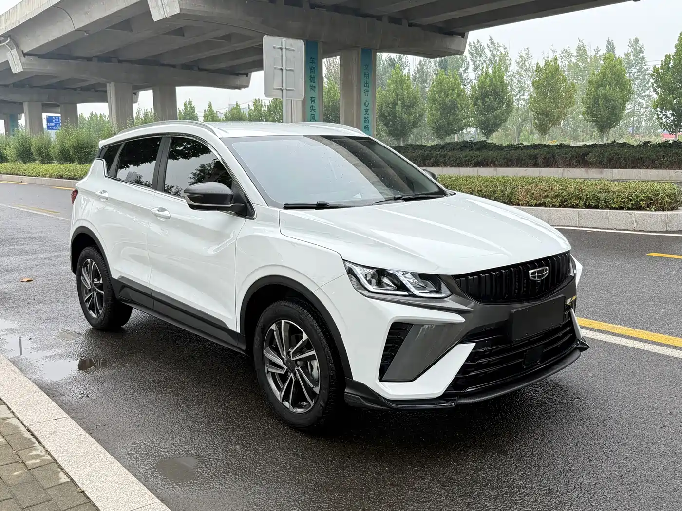 Photo 8 - Geely Coolray