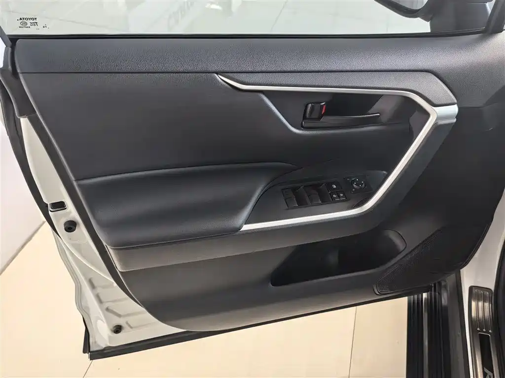 Toyota RAV4 Rongfang 2023 2.0L CVT 2WD Urban Edition фото 17