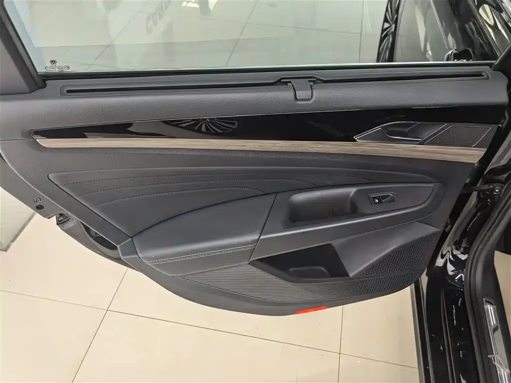 Volkswagen Passat 2019 330TSI Luxury Edition China VI фото 11