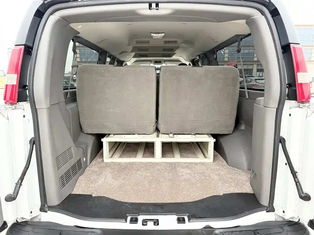 GMC Savana 2012 6.0L Leader Classic Edition фото 14
