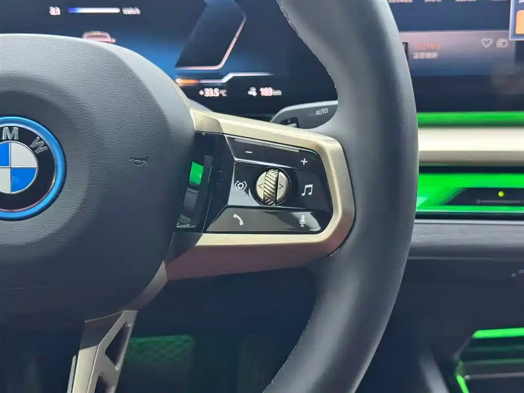 Фото 16 - BMW i5