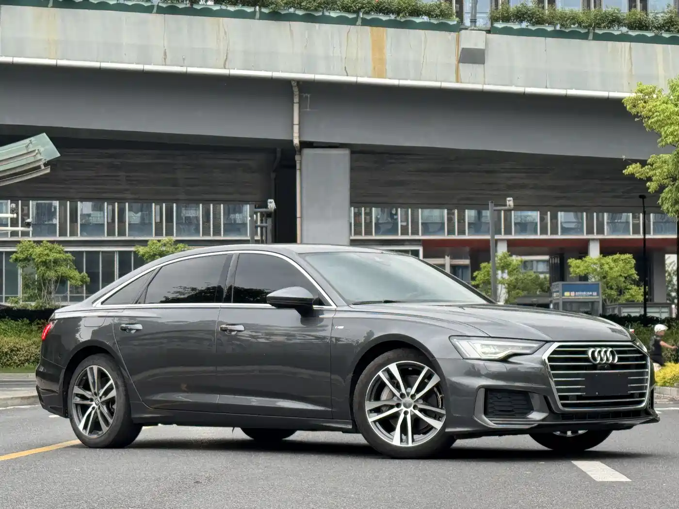 Audi A6L 2021 40 TFSI Luxury Sport фото 3