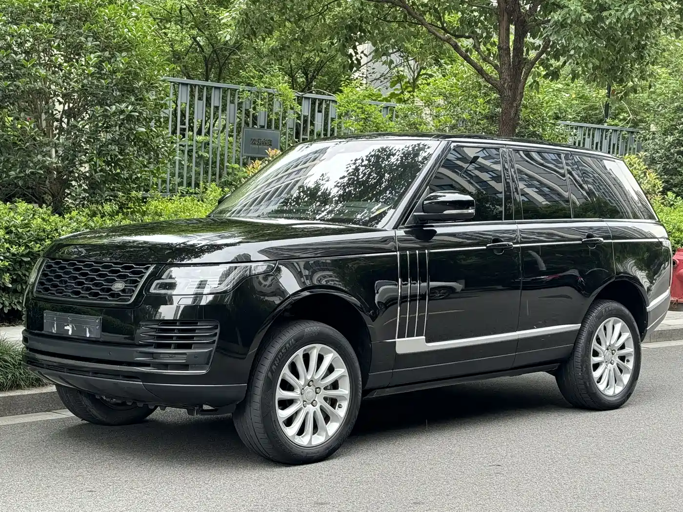 Фото 1 - Land Rover Range Rover