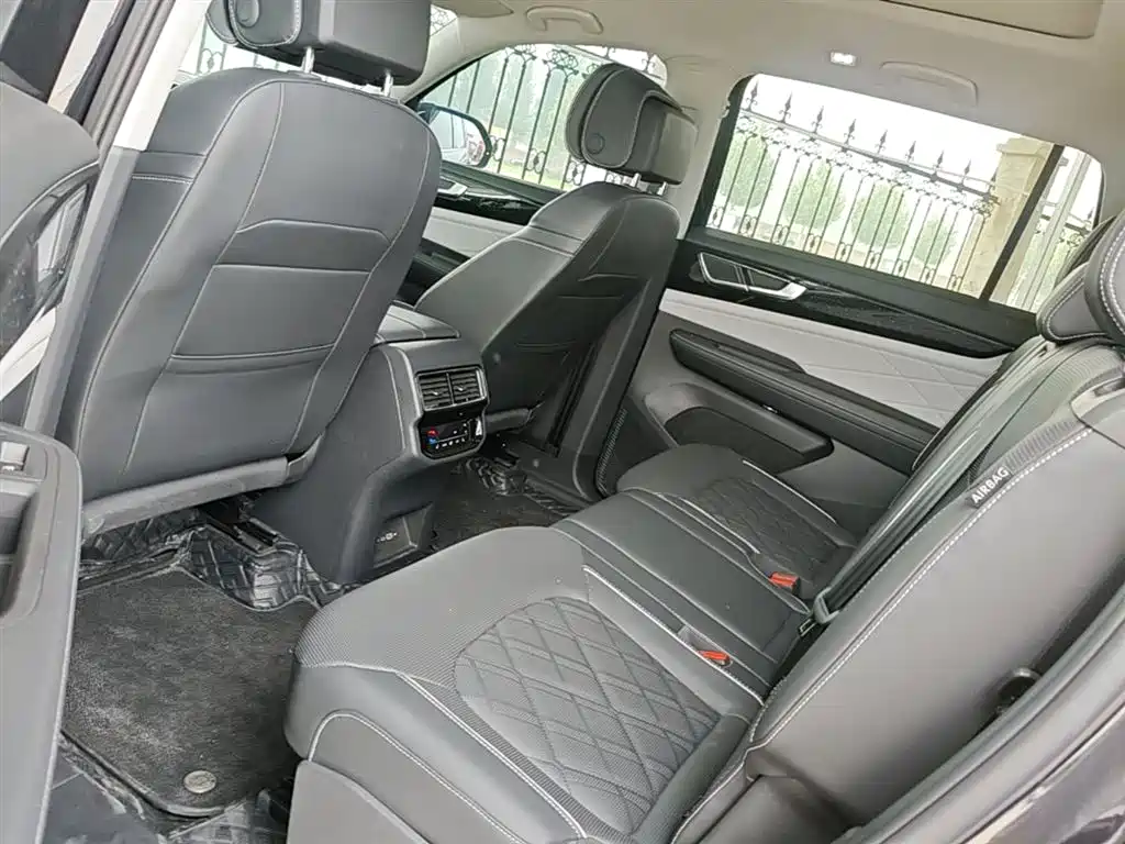 Volkswagen Teramont 2024 380TSI 4WD Dragon Glory Edition фото 17