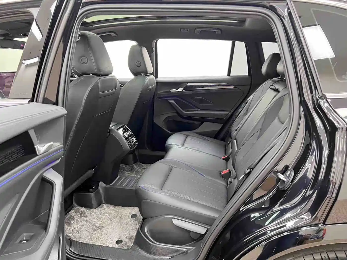 Volkswagen Tiguan L 2025 PRO 380TSI 2WD R-Line Smart Leader Edition фото 9
