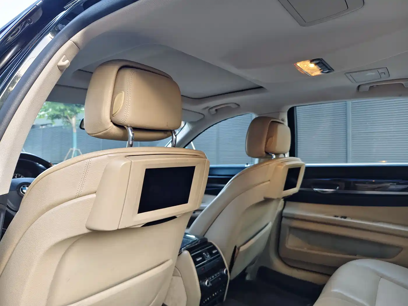 BMW 7 Series 2009 Model 740Li Leading Edition фото 9