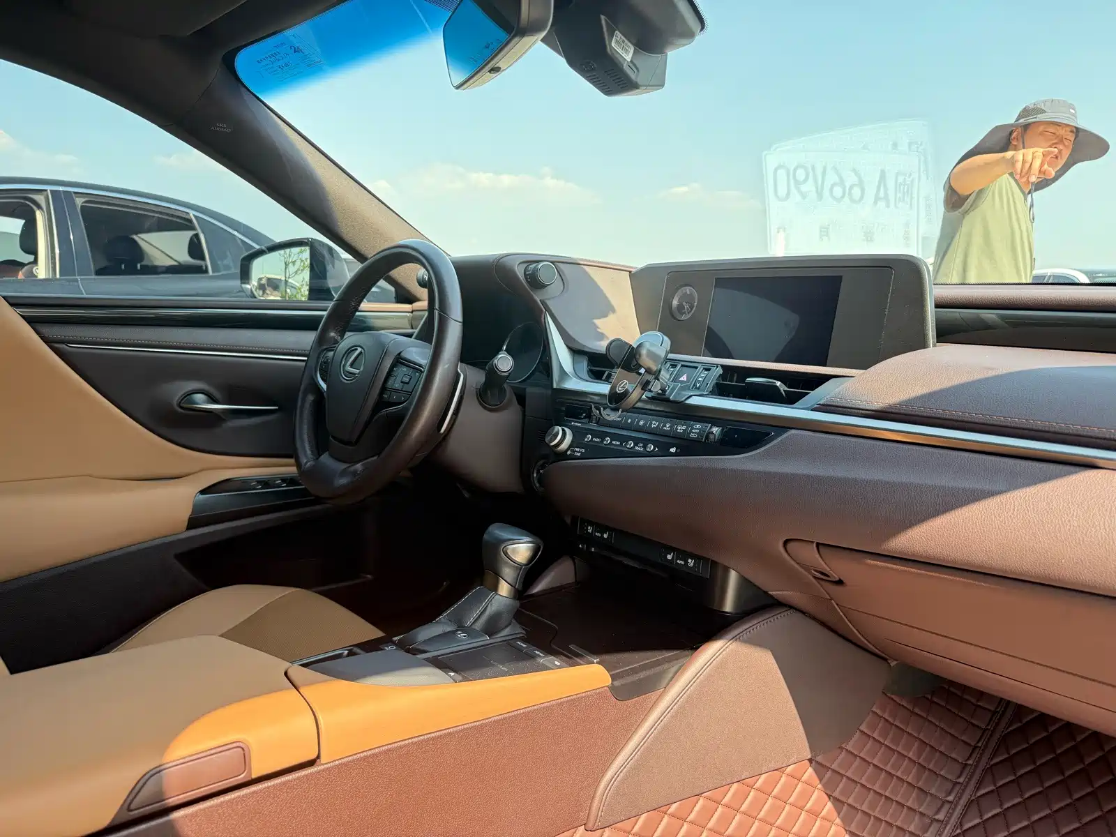 Фото 13 - Lexus ES