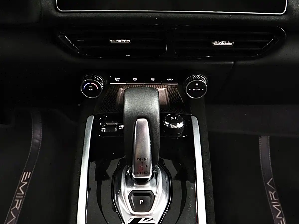 Lotus Cars EMIRA 2021 2.0T DCT First Edition фото 15