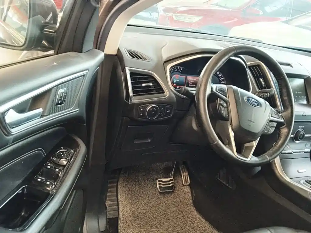 Фото 16 - Ford Edge