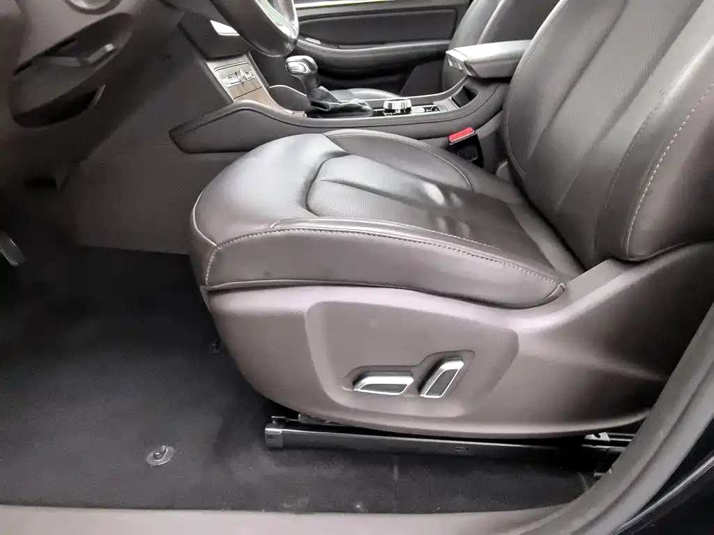 Фото 20 - Roewe RX8
