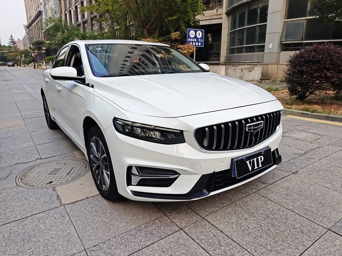 Фото 3 - Geely Preface