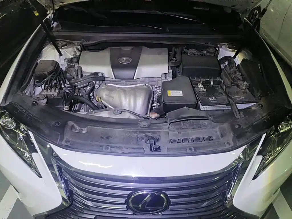 Photo 3 - Lexus ES