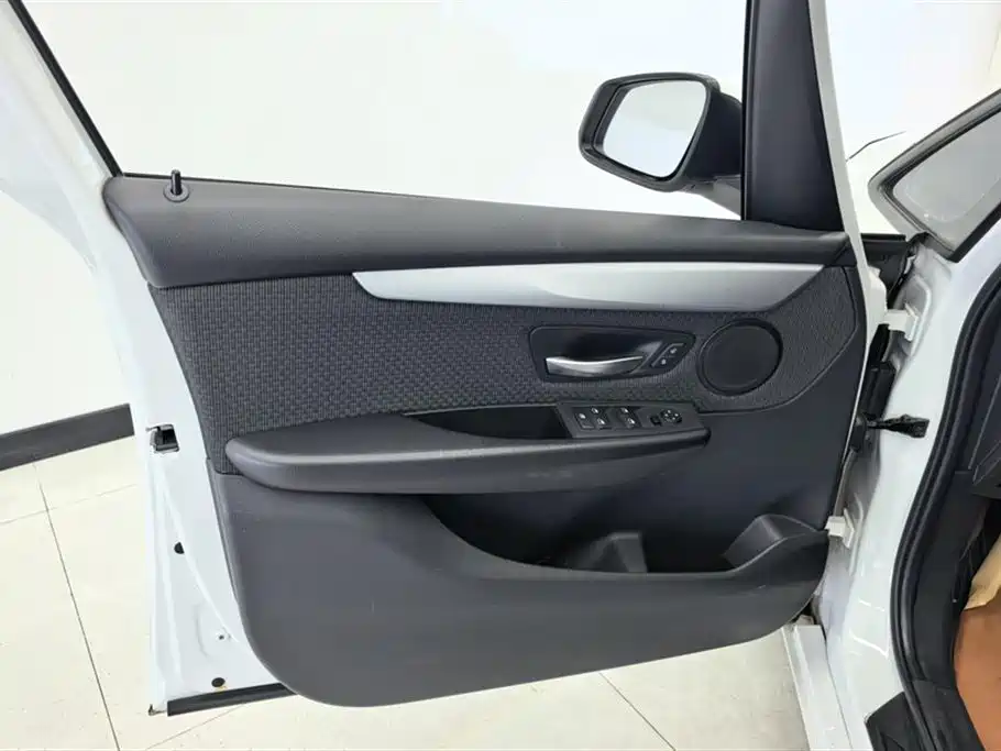 BMW 2 Series Touring 2016 218i Fashion Model фото 7