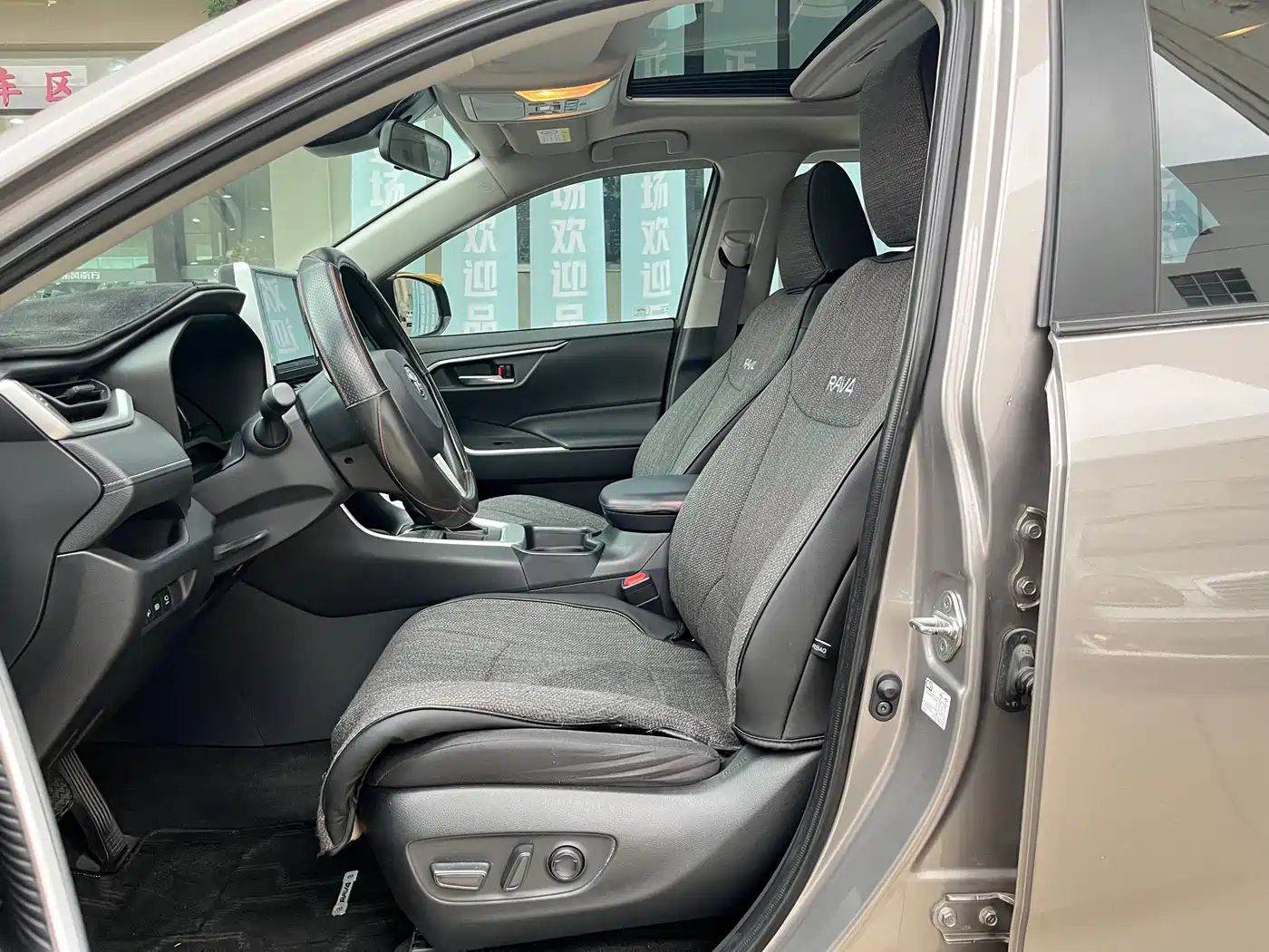 Toyota RAV4 Rongfang 2020 2.0L CVT 2WD Trend Edition фото 8