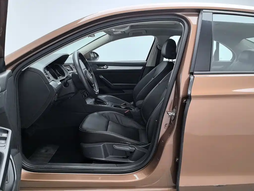 Photo 10 - Volkswagen Lamando