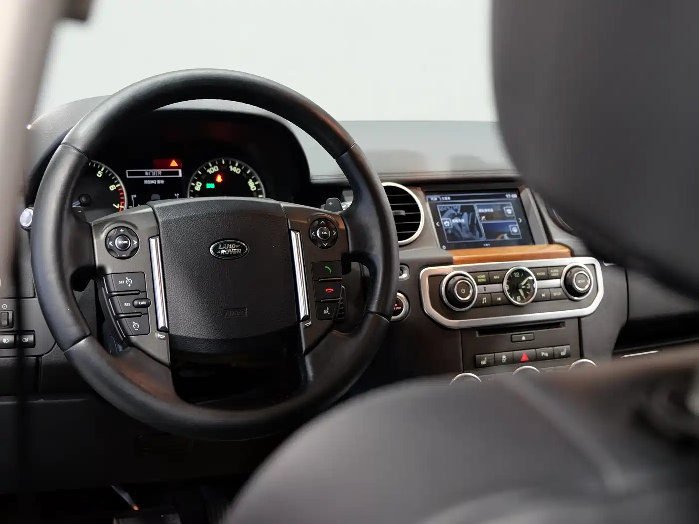 Land Rover Discovery 2015 3.0 SC V6 HSE Luxury фото 15