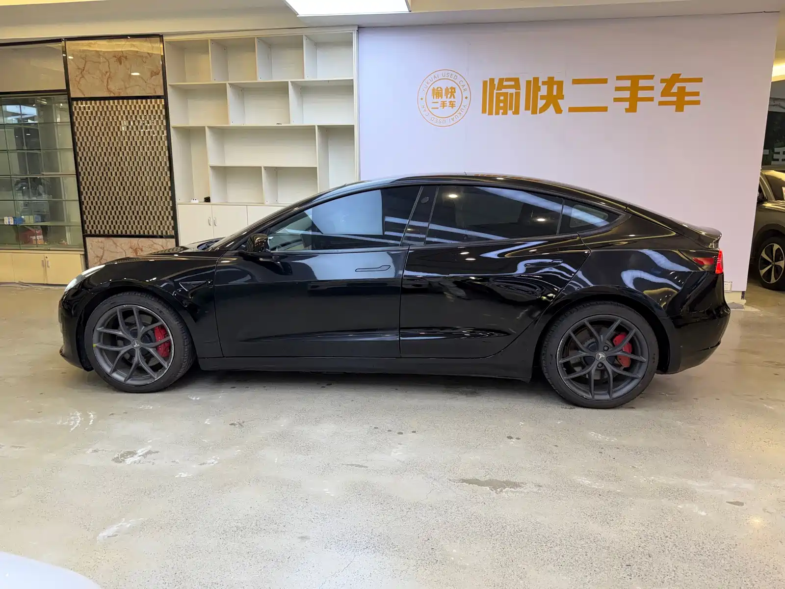 Фото 4 - Tesla Model 3