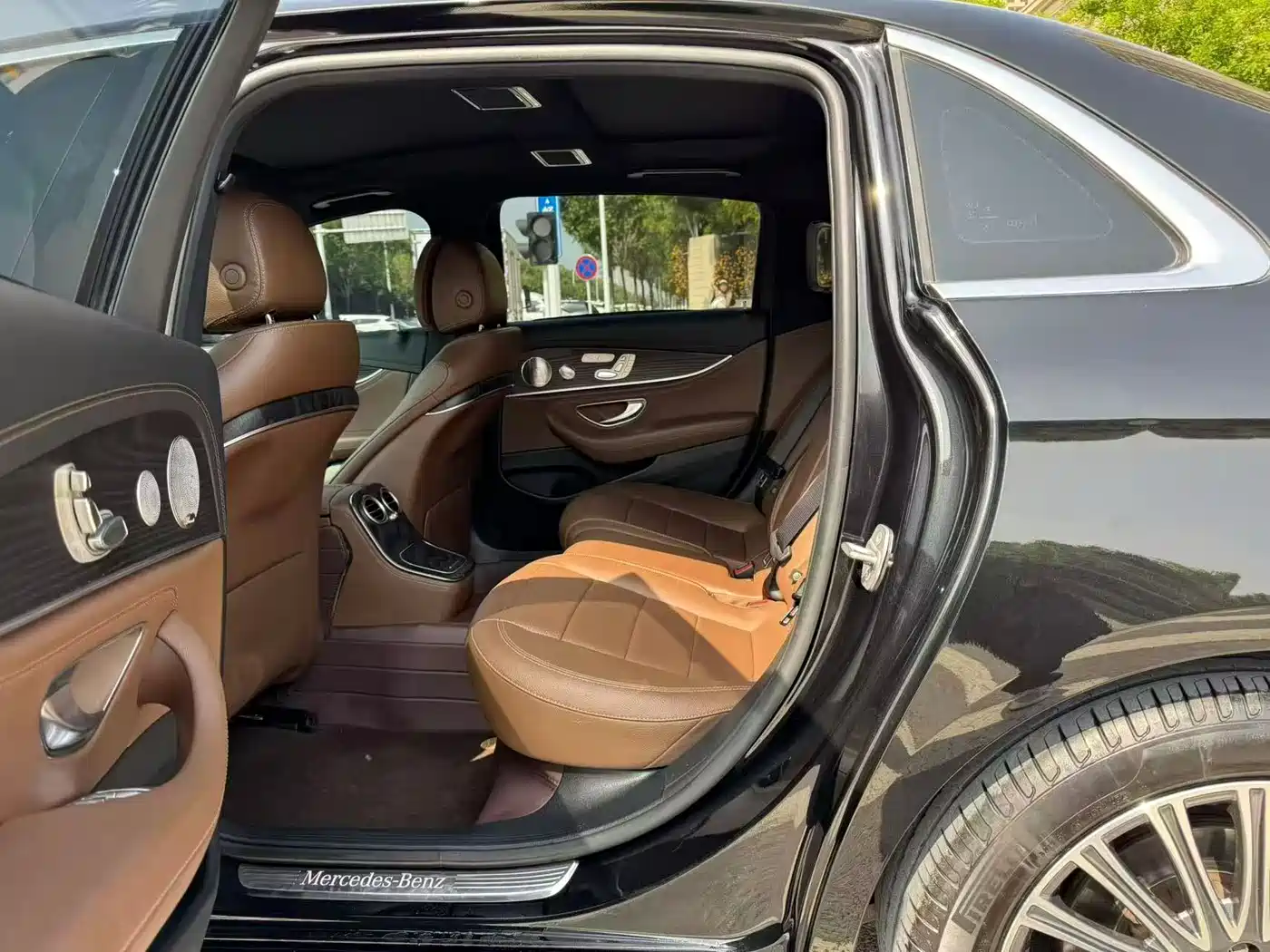 Mercedes-Benz E-Class 2021 E 300 L Luxury фото 6