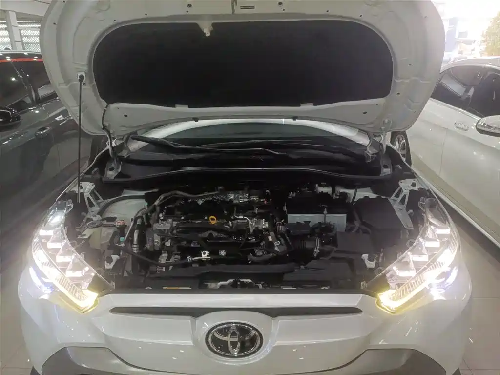 Toyota Frontlander 2022 2.0L CVT Luxury PLUS Edition фото 10
