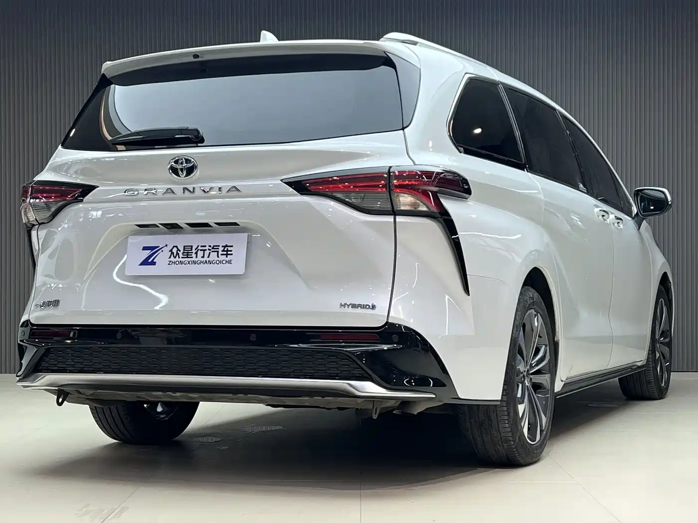 Toyota Granvia 2023 2022 2.5L Hybrid Premium Edition