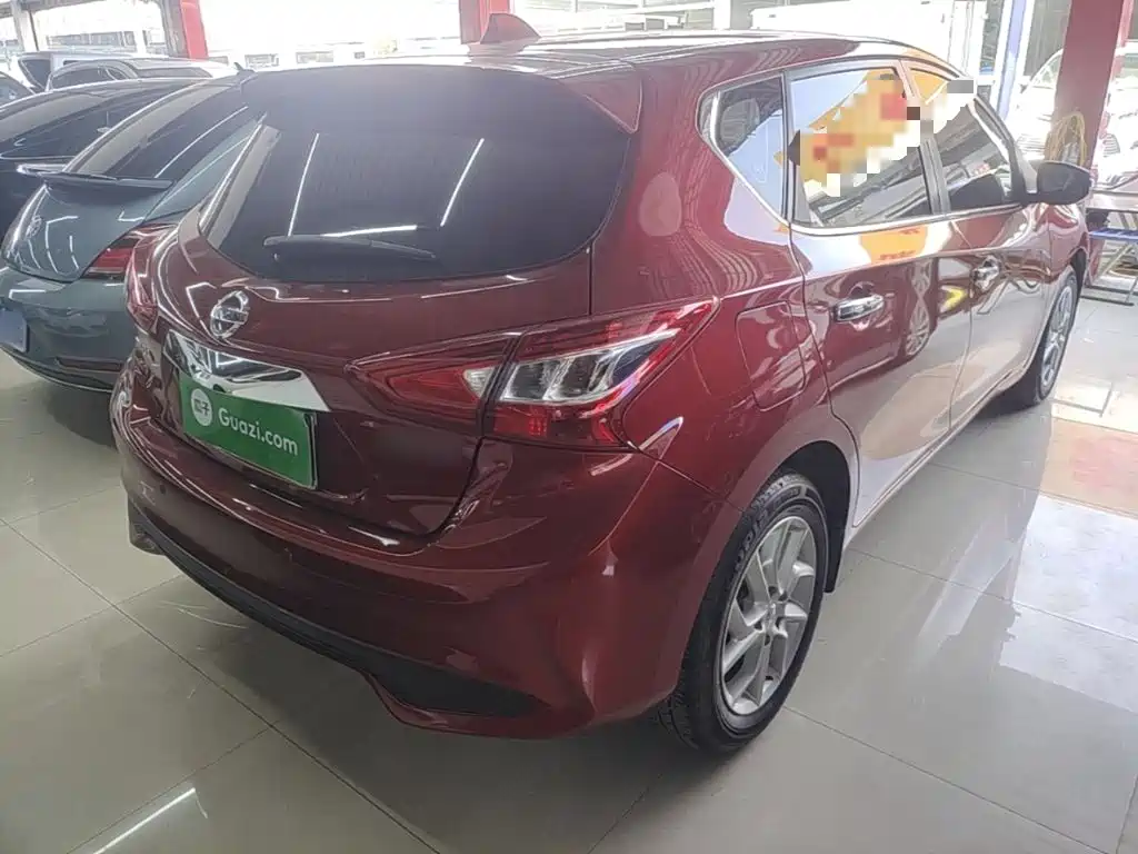 Фото 7 - Nissan Tiida