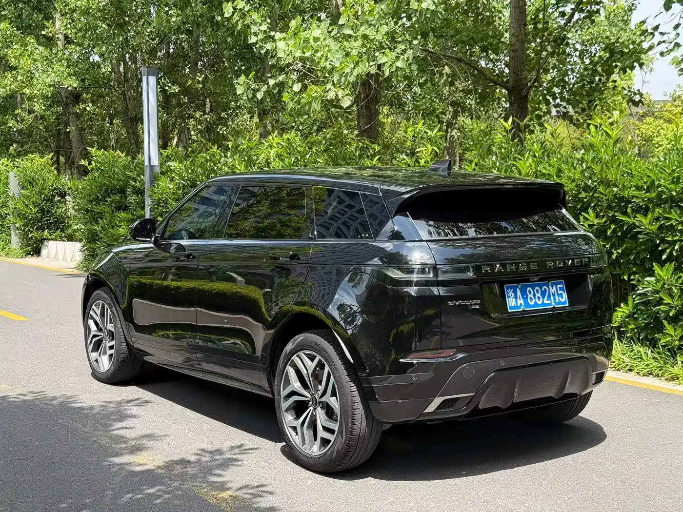 Land Rover Range Rover Evoque 2022 Facelift Range Rover Evoque L 249PS R-Dynamic Luxury фото 3