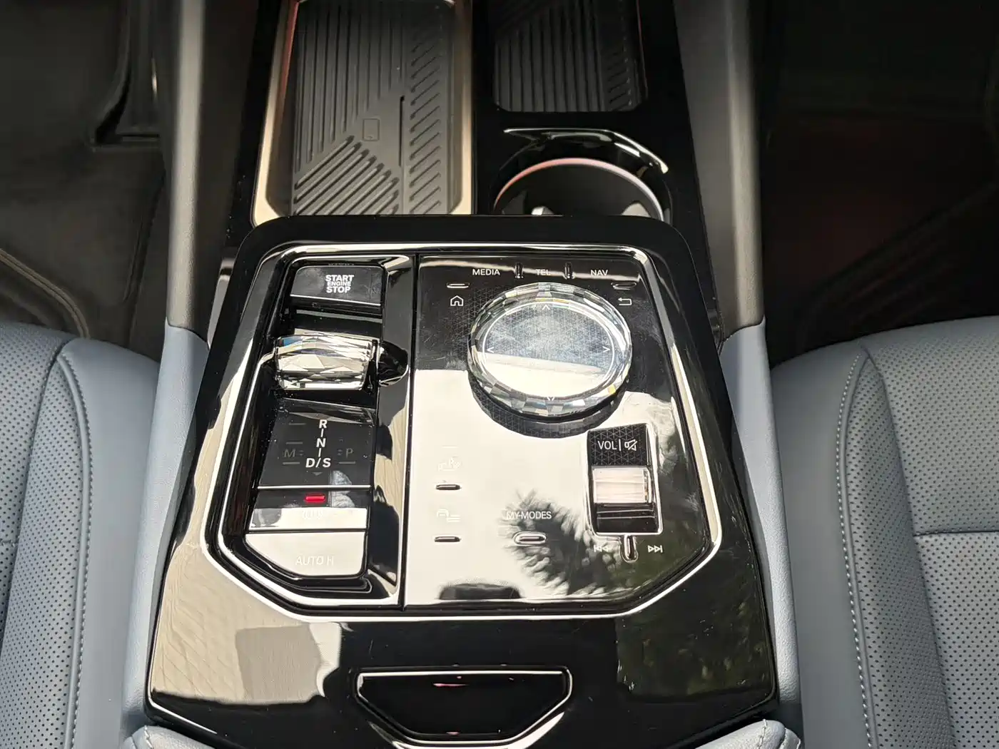 BMW 5 Series 2025 530Li Premium M Sport Package фото 13