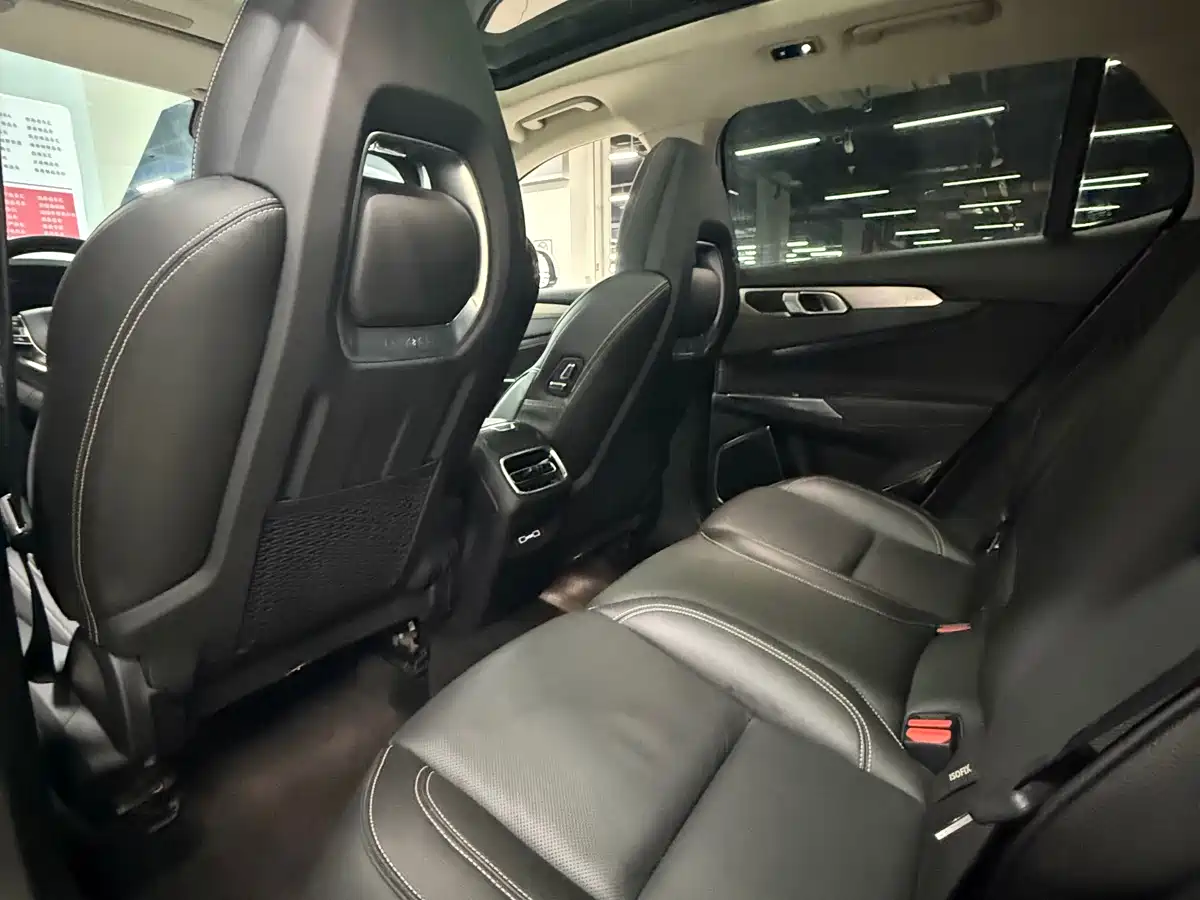 Lynk & Co 01 2019 2.0T 2WD Pro Edition China V фото 5