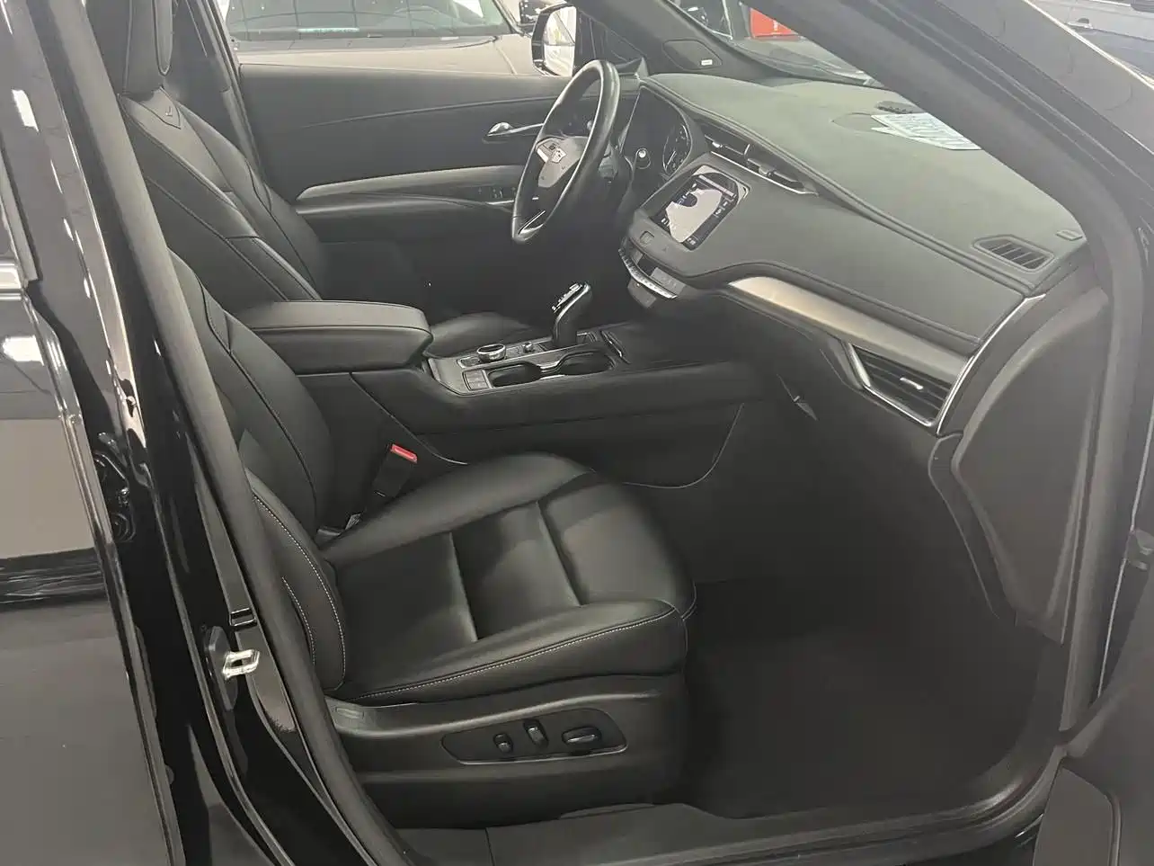 Cadillac XT4 2021 28T FWD Premium Edition фото 37