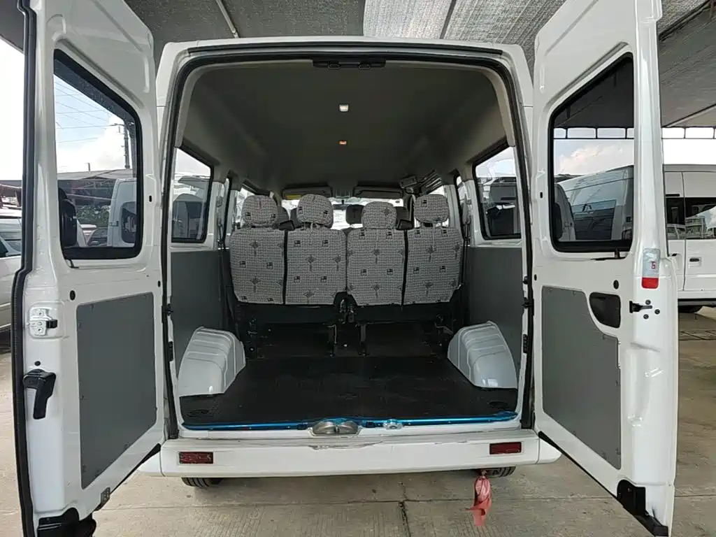 SAIC Maxus Xintu V80 2025 2025 Value Edition Aoyun 2.0T Manual Long Wheelbase Medium Roof 127Ps 6/7/9-seater