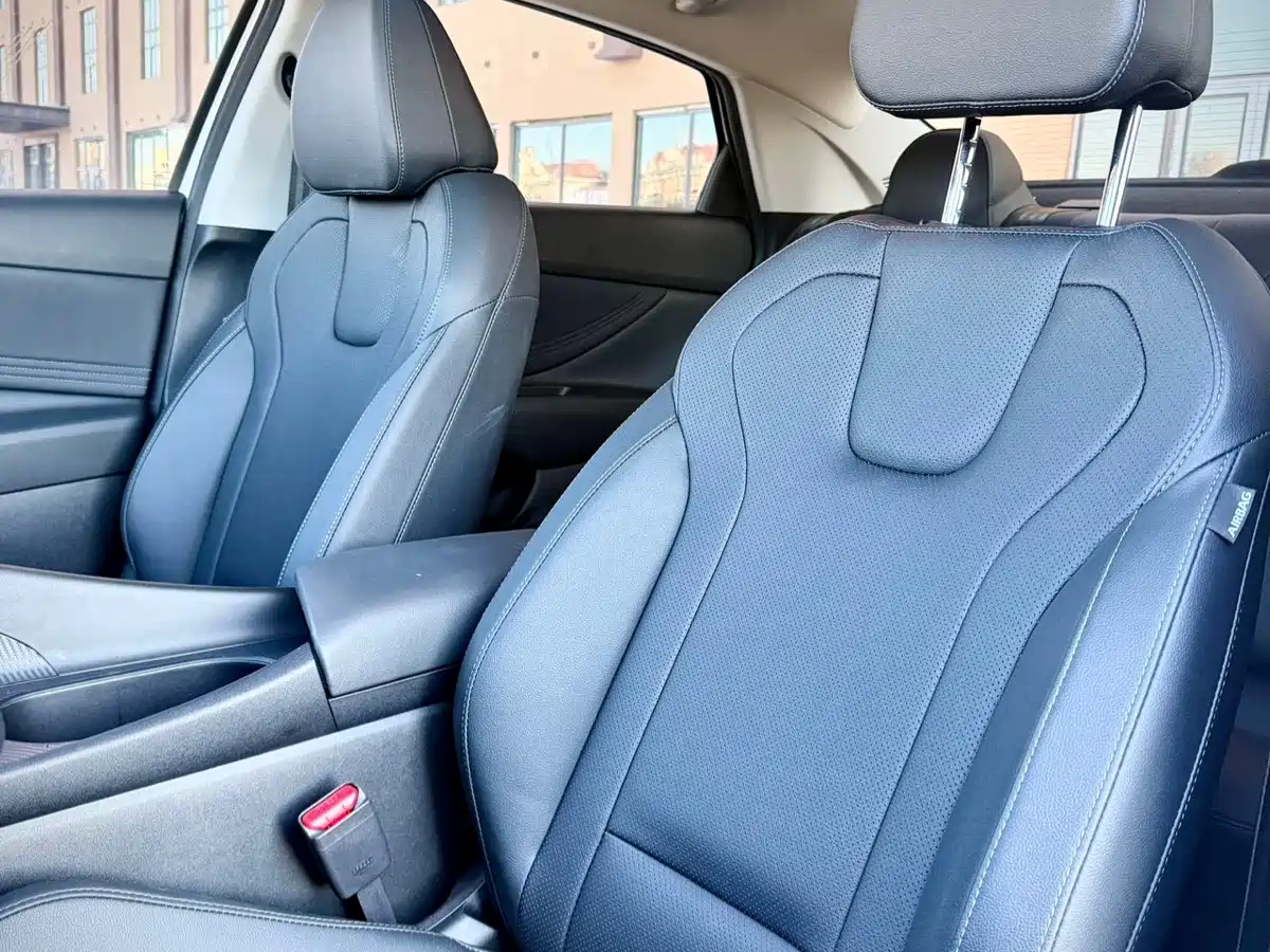 Hyundai Elantra 2023 Model 1.5L CVT LUX Premium Edition фото 14