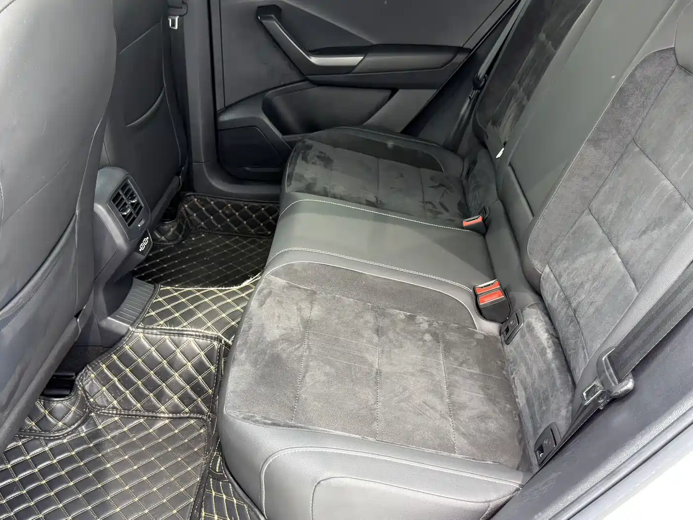 VOLKSWAGEN T ROC EXPLORING SONGS