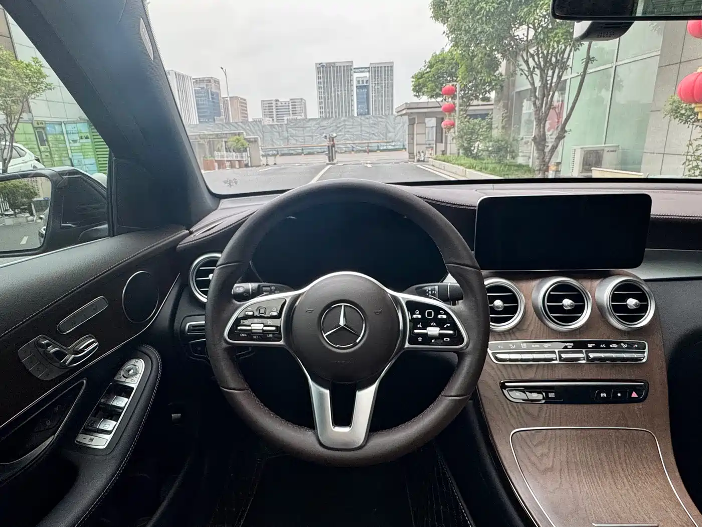 Mercedes-Benz GLC 2022 Facelift GLC 300 L 4MATIC Dynamic Collector's Edition фото 22