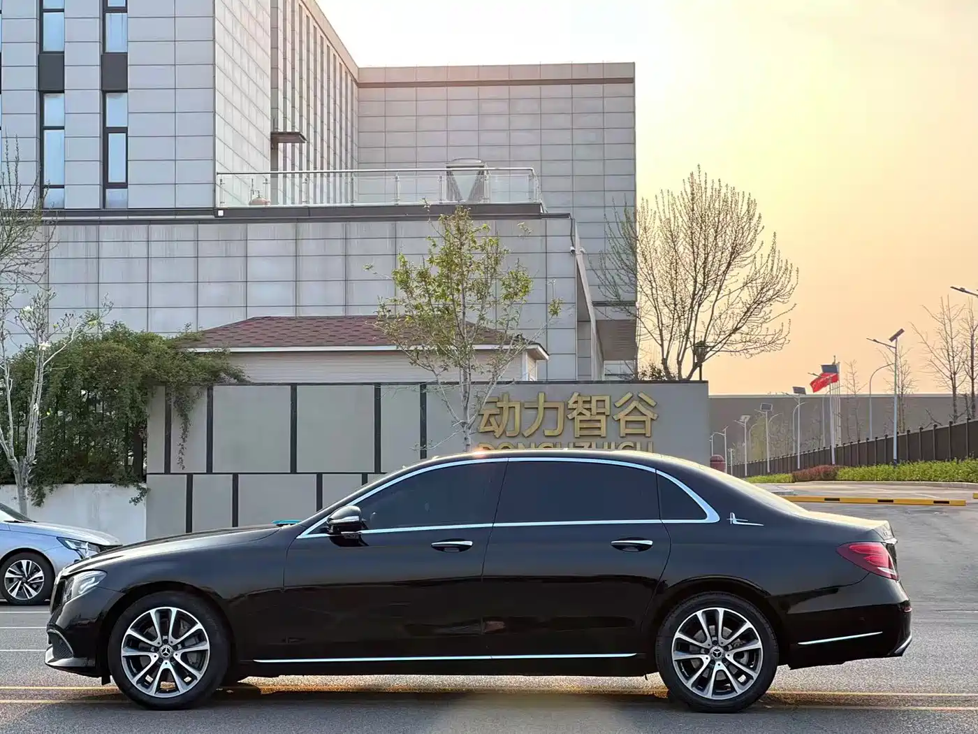 Mercedes-Benz E-Class 2018 Facelift E 300 L Luxury фото 3