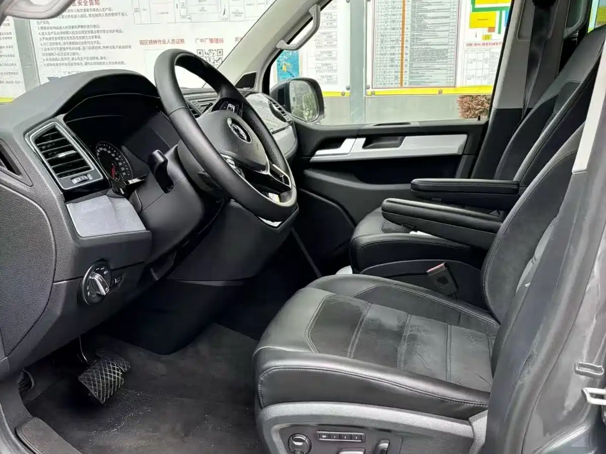 Фото 3 - Volkswagen Multivan