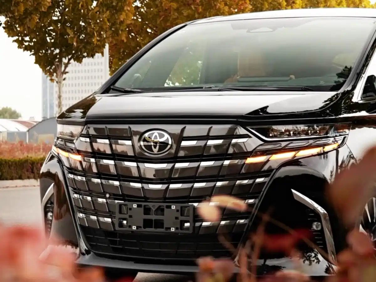 Toyota Alphard 2025 Hybrid 2.5L Prestige Gold Edition фото 6