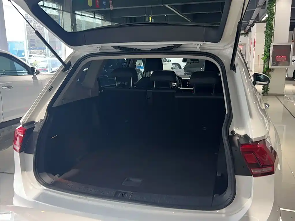 Volkswagen Tiguan L 2022 330TSI Automatic 2WD Comfort Edition фото 16