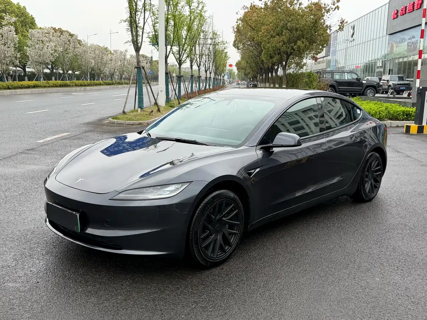 TESLA MODEL 3
