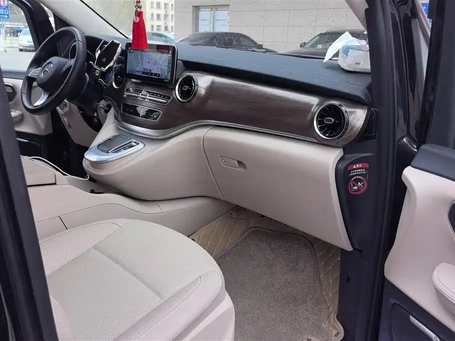 MERCEDES-BENZ V CLASS