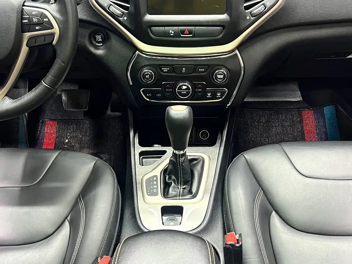Jeep Cherokee 2016 2016 2.0L Superior Edition