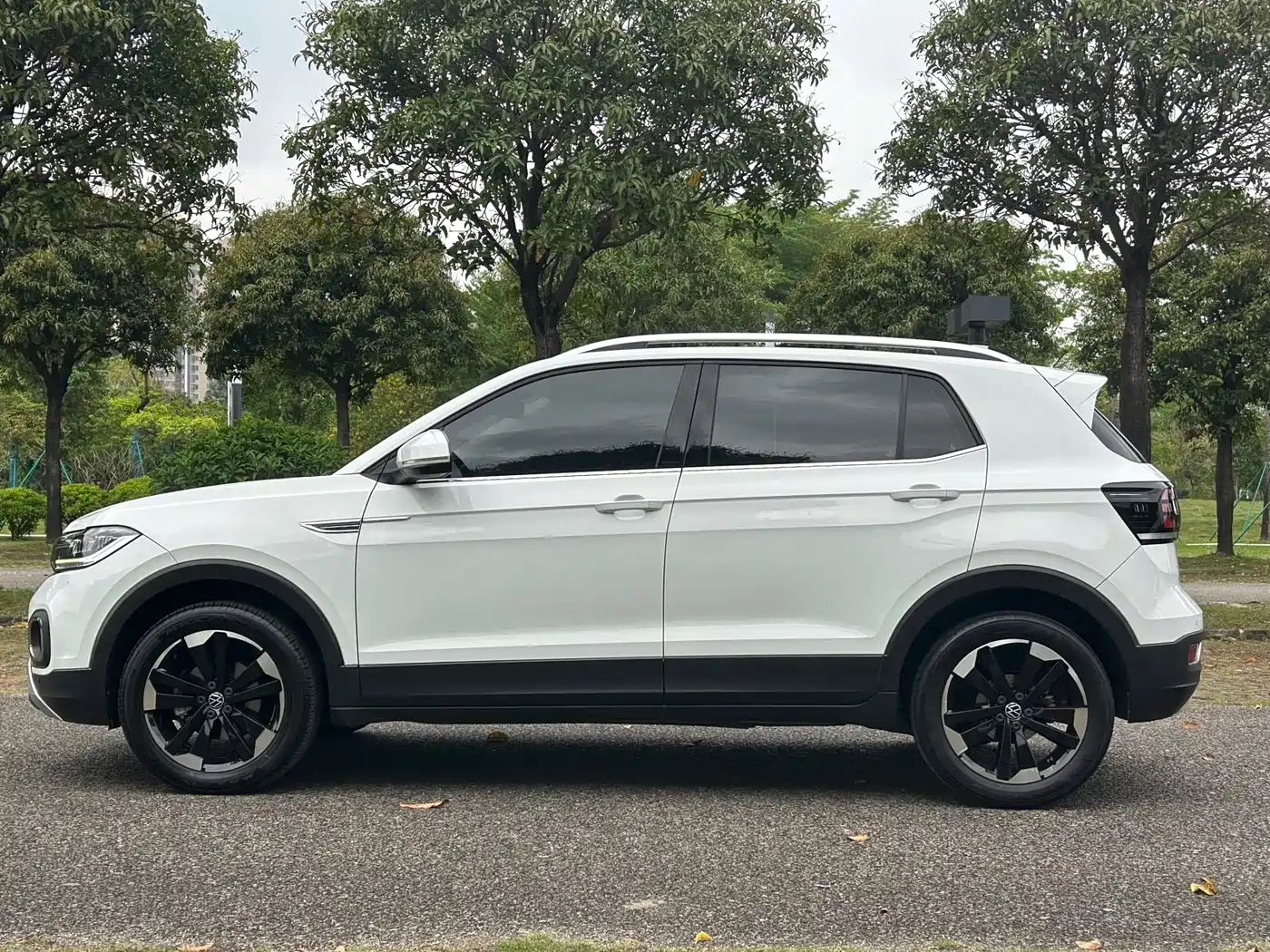 VOLKSWAGEN EXPLORING THE SHADOW