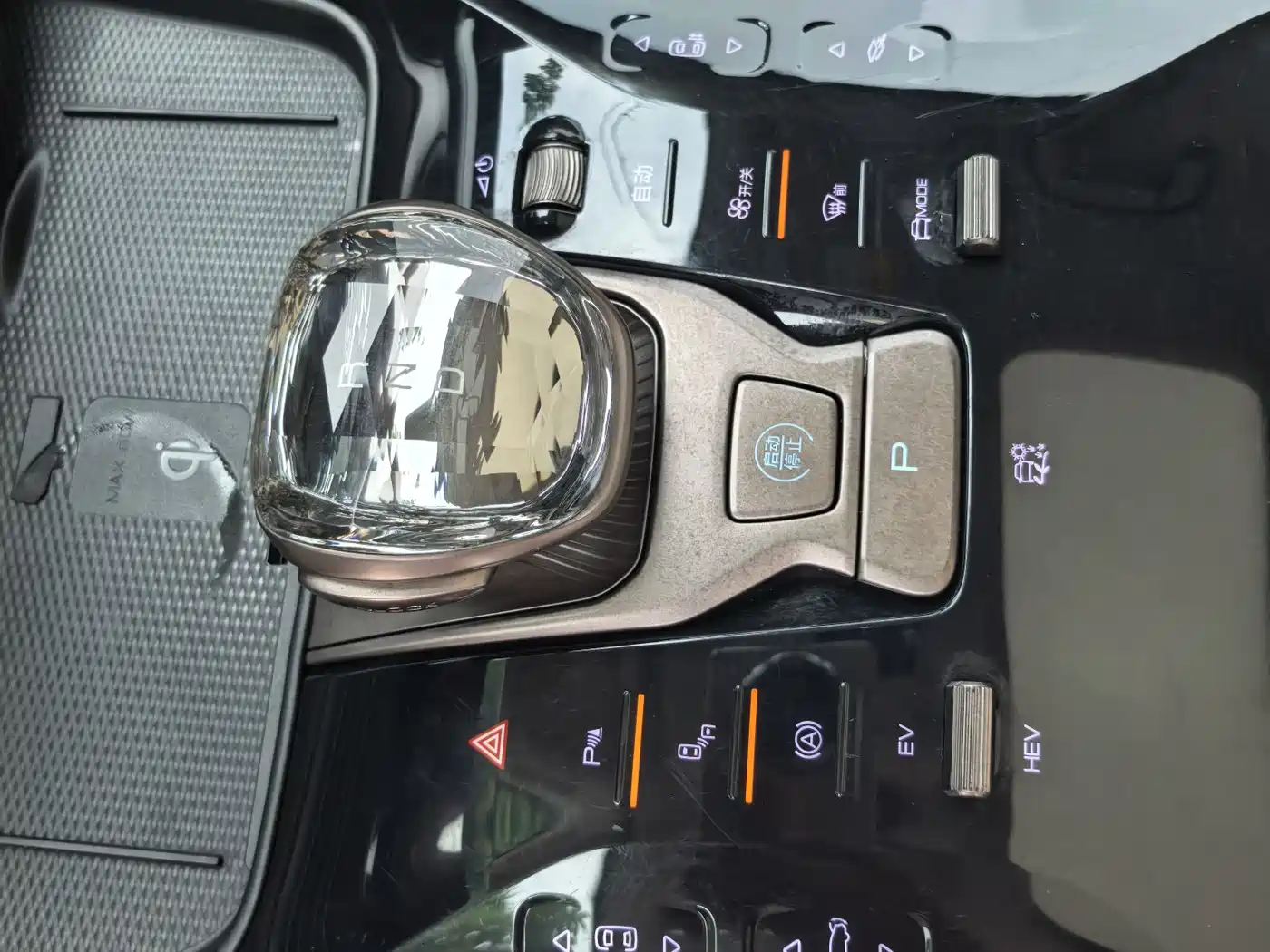 Denza D9 2022 DM-i 970 All-Wheel Drive Honor Edition фото 13