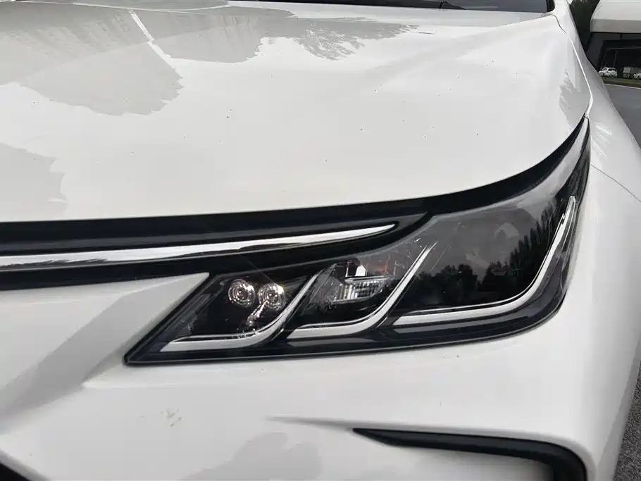Toyota Corolla 2021 Hybrid 1.8L E-CVT Elite Edition фото 5