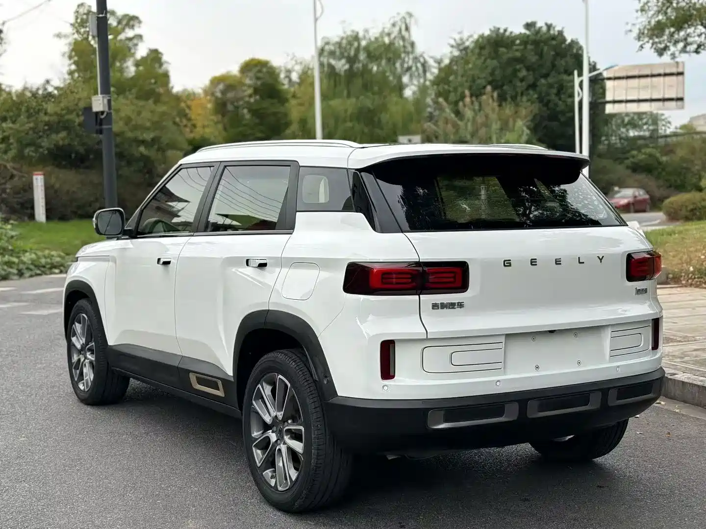 Фото 9 - Geely ICON