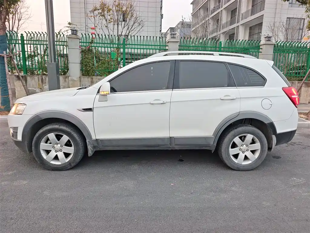 Chevrolet Captiva 2014 2.4L 2WD Urban 5-seater фото 5