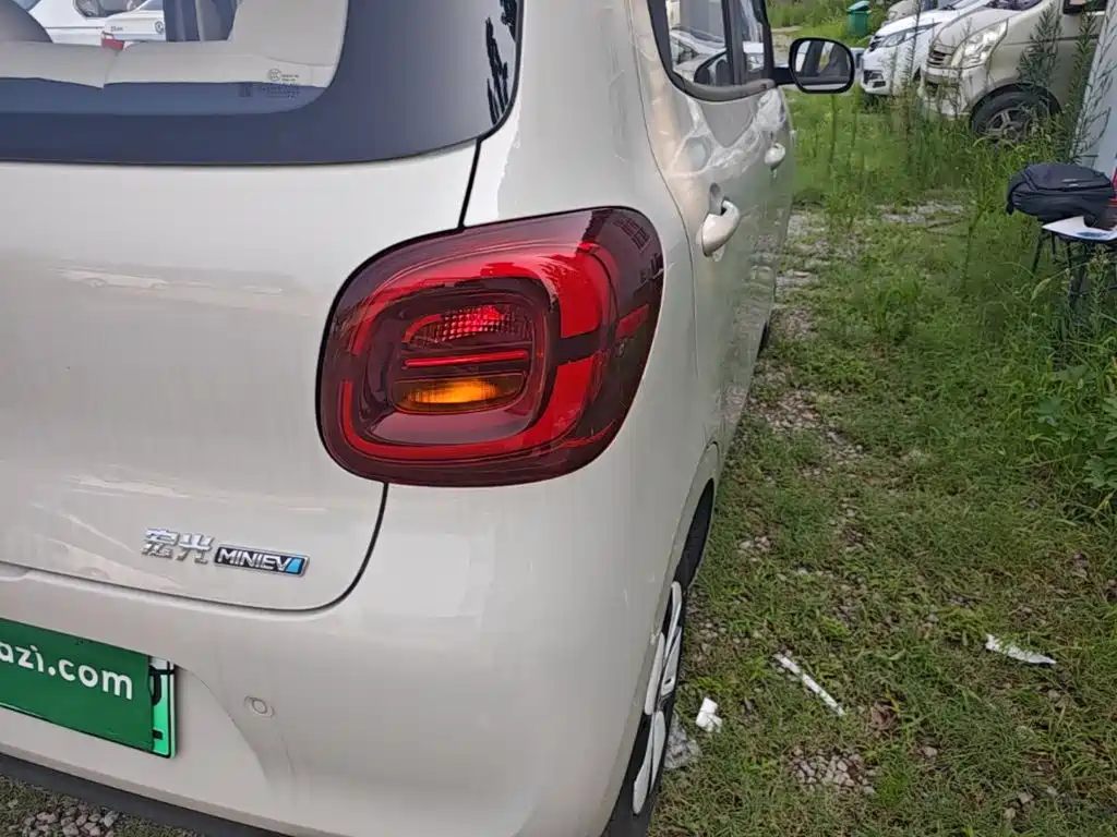 Wuling Motors Hongguang MINIEV 2026 2025 4-Door Advanced