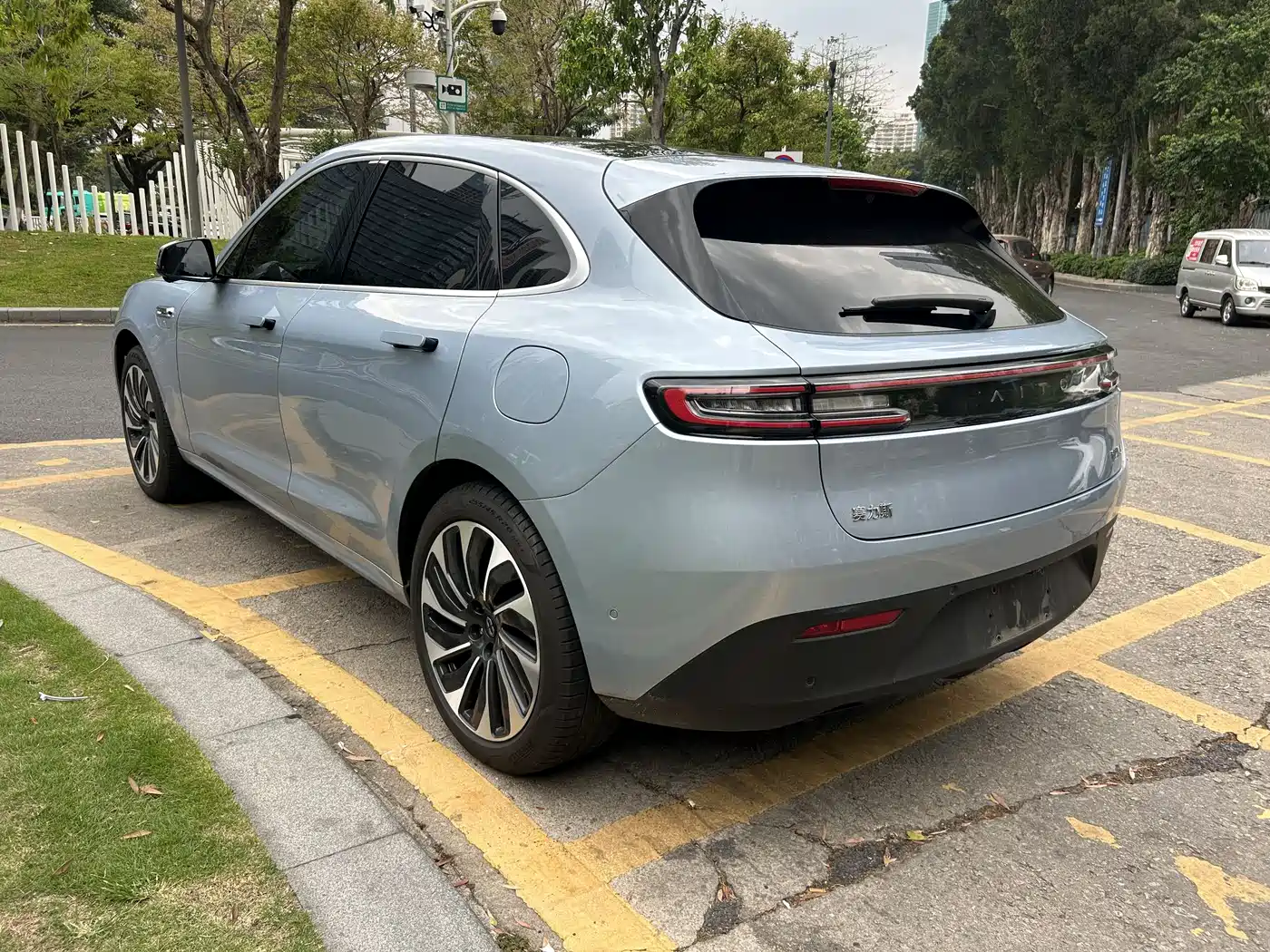 AITO Wenjie AITO M5 2023 Extended Range AWD Smart Drive Edition фото 6
