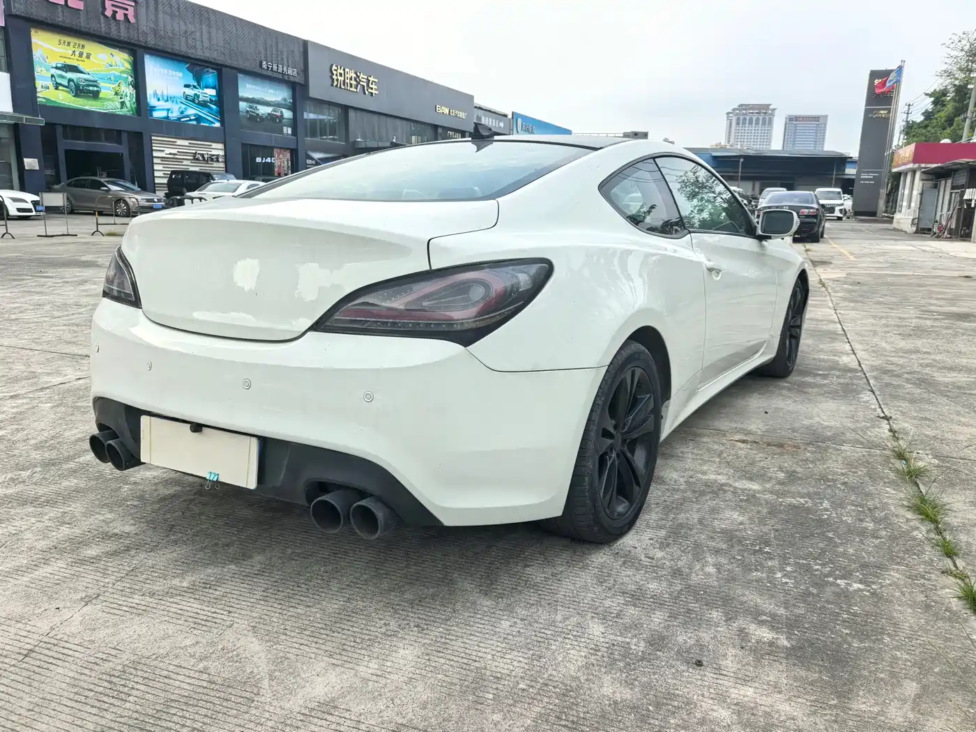 Hyundai Genesis Coupe 2009 Model 2.0T Automatic Luxury Edition фото 10