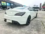 Photo 10 - Hyundai Genesis Coupe